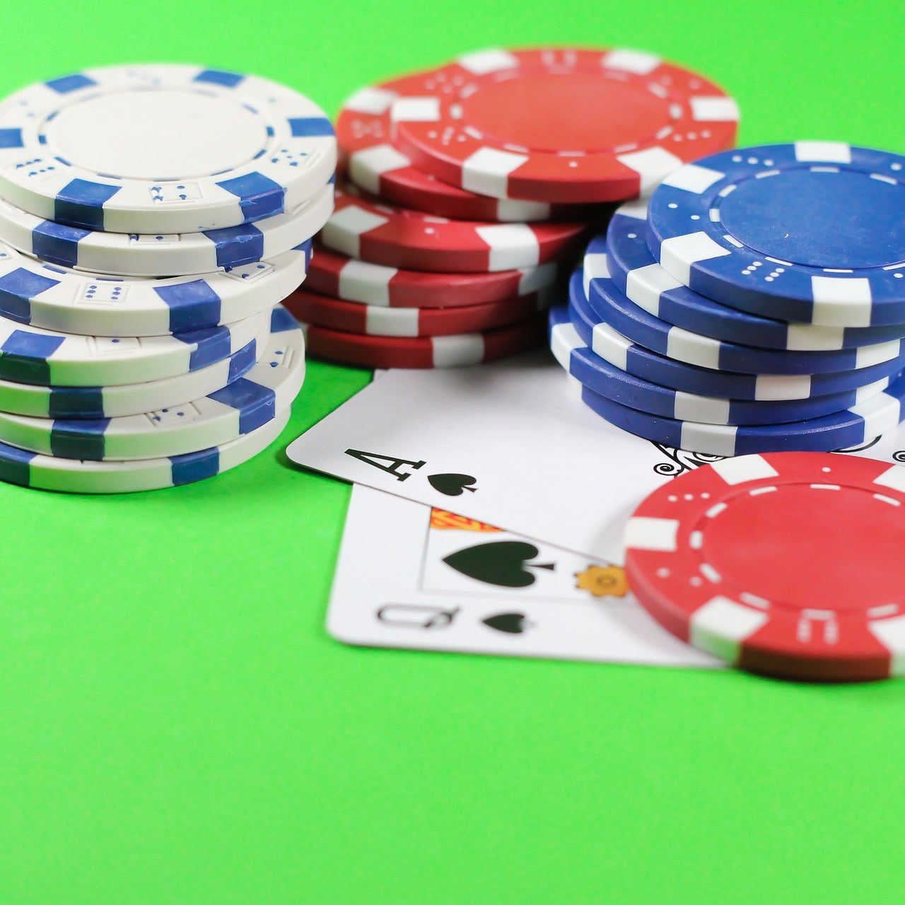 Studio live dealer selayar 88 dengan pencahayaan profesional dan setup meja blackjack